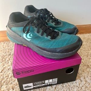 Topo Ultraventure pro - teal/mint women’s size 9
